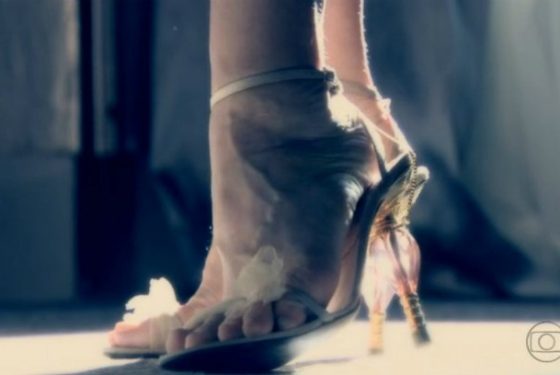 A sandália da Livia Marini (Claudia Raia) de Salve Jorge