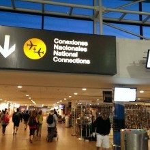 Farei uma conexão em Santiago. Posso guardar a minha mala no aeroporto?